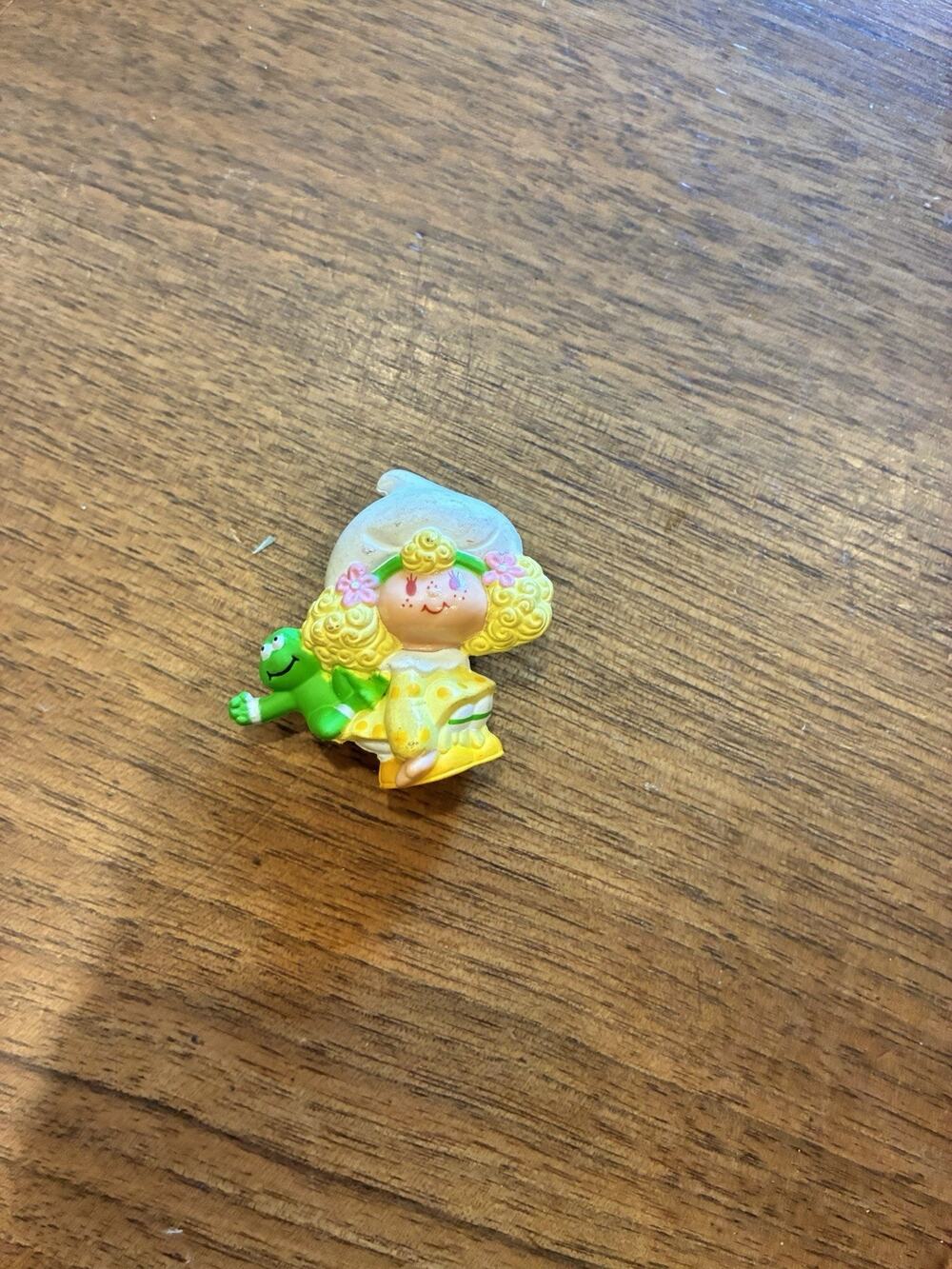 Strawberry Shortcake Lemon Meringue Miniature Figurine‎ with Frappe Frog